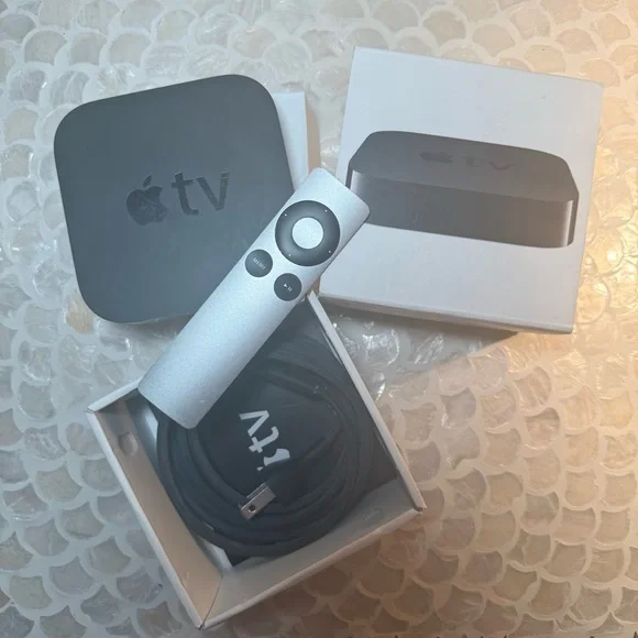 3rd Generation Apple TV - Picture 5 of 7